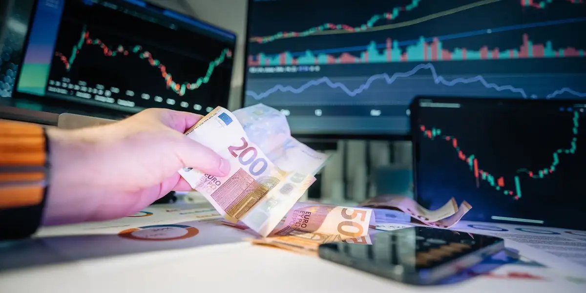 Capture d'écran de justetf avec filtres, graphiques et fiches ETF pour comparer les fonds.